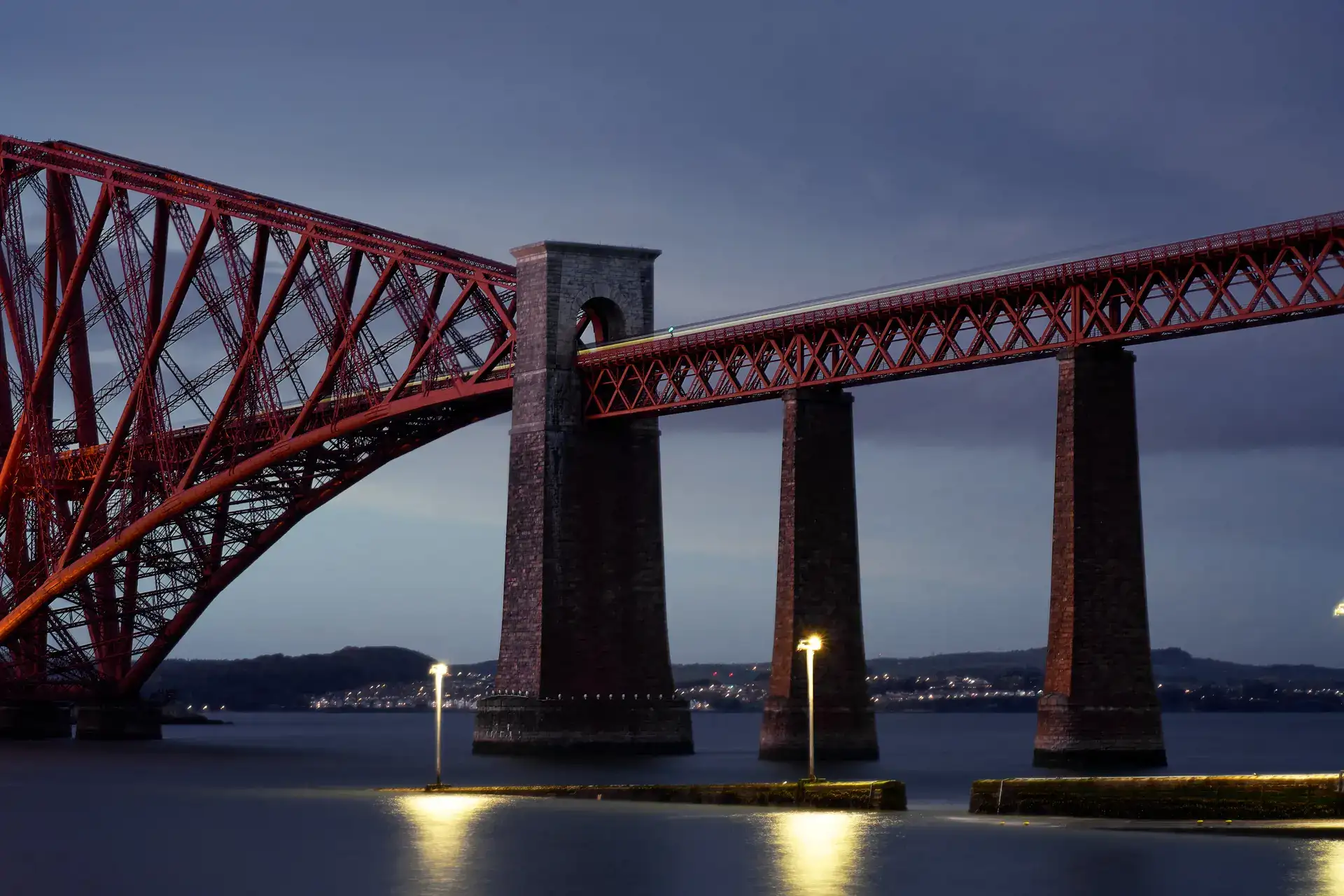 Background image - Southqueensferryrailbridgenight