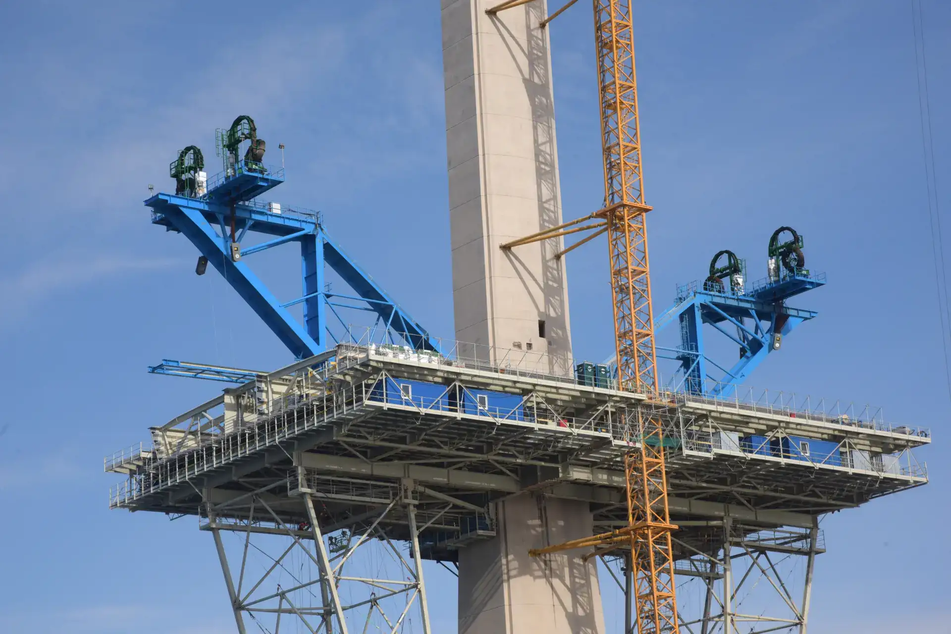 Deck Erection Cranes April 2015